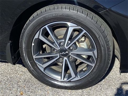 Used 2023 Kia Forte LXS w/ LXS Technology Package image 8