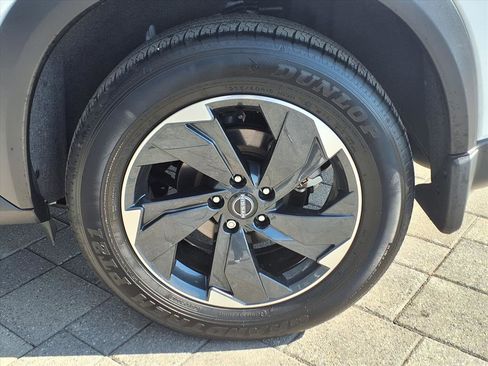 Certified 2025 Nissan Rogue SV image 10