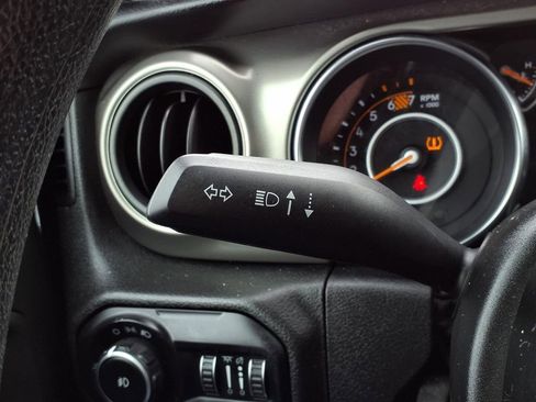 Used 2021 Jeep Wrangler Unlimited Sport image 17