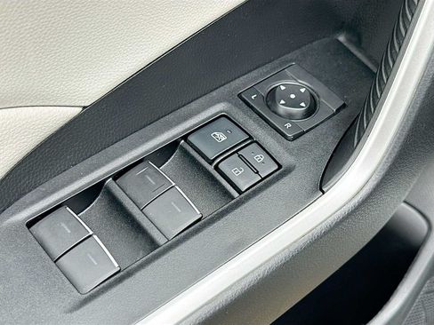 Used 2022 Toyota RAV4 XLE w/ Convenience Package FWD image 19