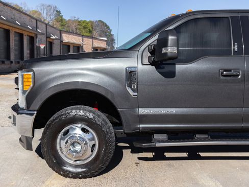 Used 2017 Ford F350 Lariat w/ Lariat Ultimate Package image 3