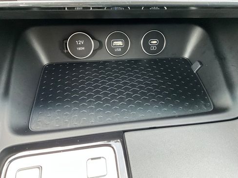 Used 2025 Genesis G70 2.5T image 27