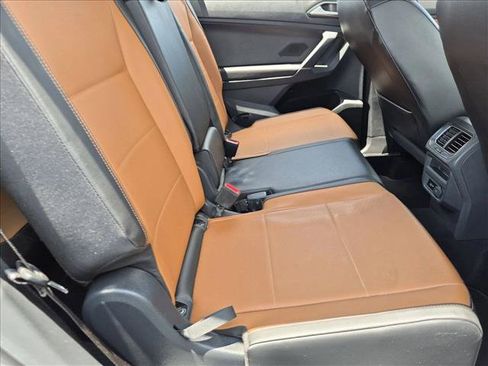 Used 2018 Volkswagen Tiguan SEL w/ R-Line Package FWD image 17
