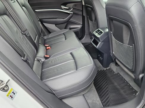 Used 2024 Audi Q8 e-tron Premium Plus AWD/4WD image 28