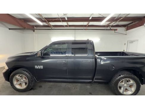 Used 2017 RAM 1500 Express RWD image 5
