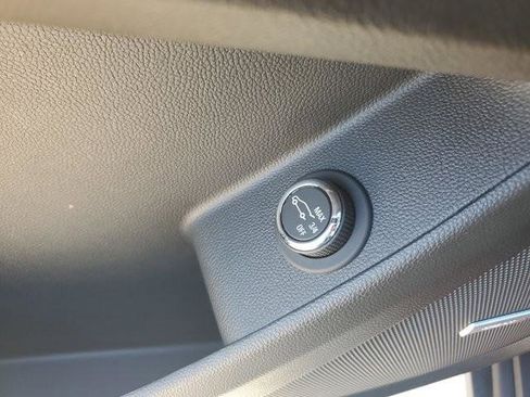 Used 2021 Chevrolet Traverse RS image 18