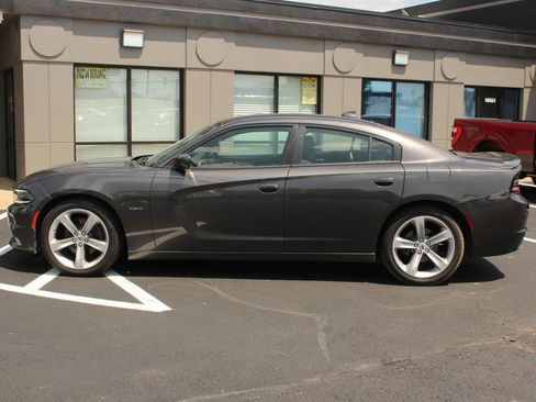 Used 2018 Dodge Charger R/T RWD image 5