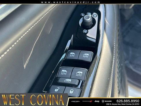 Used 2023 Jeep Grand Cherokee Overland AWD/4WD image 21
