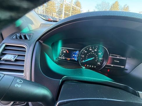 Used 2016 Ford Explorer XLT w/ Equipment Group 202A image 6