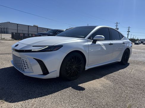 Used 2025 Toyota Camry XSE FWD image 1