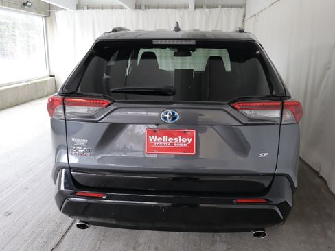 Used 2023 Toyota RAV4 SE w/ Weather & Moonroof Package image 27