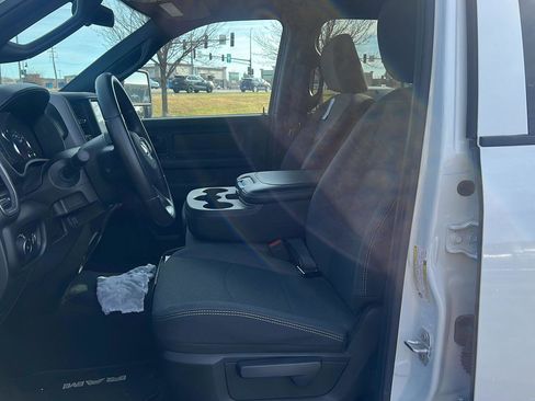 Used 2024 RAM 2500 Tradesman w/ Chrome Appearance Group image 12