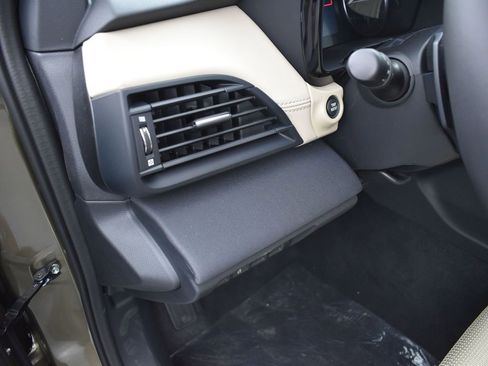 Used 2024 Subaru Outback Premium image 10