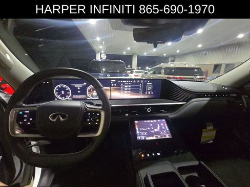 Used 2025 INFINITI QX80 Sensory image 4
