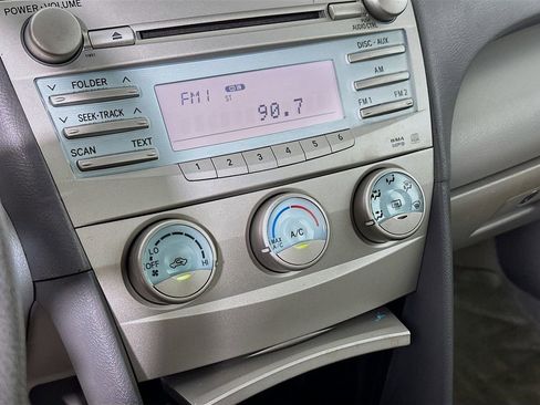 Used 2009 Toyota Camry FWD image 14