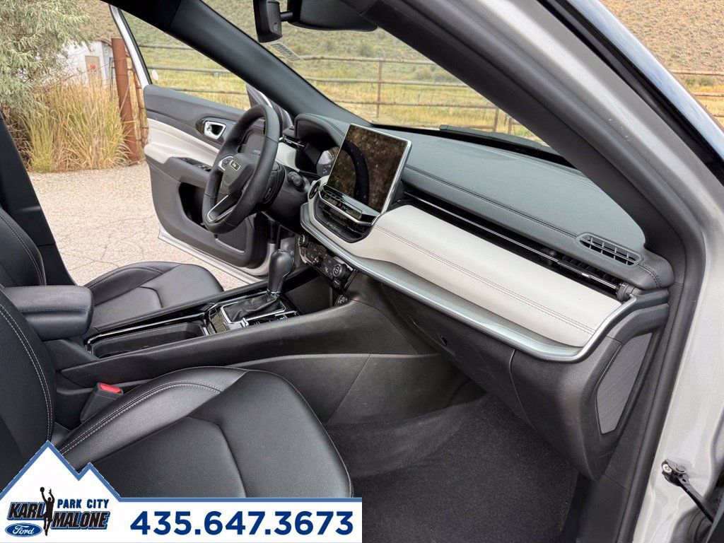 Used 2025 Jeep Compass Limited AWD/4WD image 36