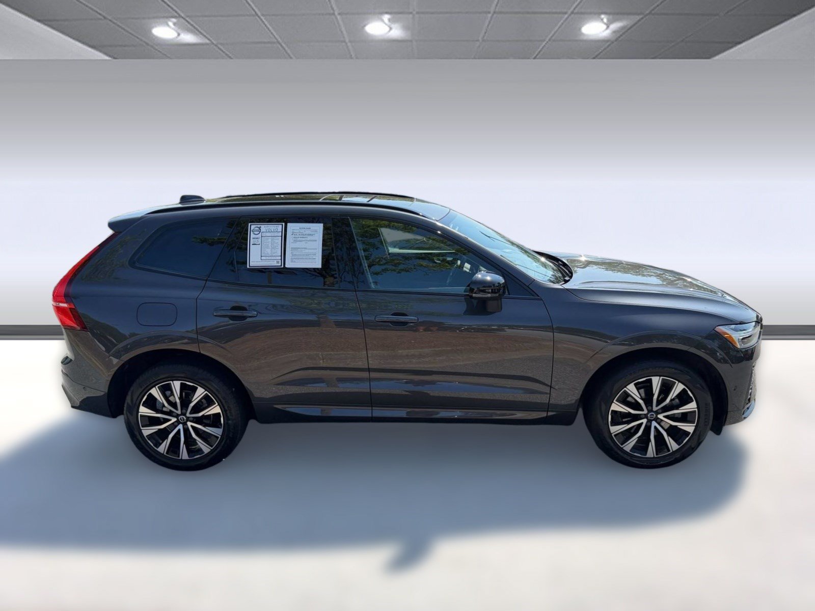 Certified 2024 Volvo XC60 B5 Plus w/ Protection Package Premier AWD/4WD image 8