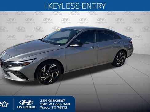 Used 2025 Hyundai Elantra Sport image 14