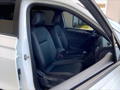 Used 2023 Volkswagen Tiguan SE R-Line FWD image 9