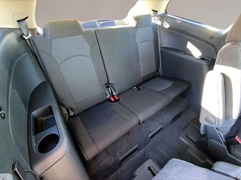 Used 2017 Chevrolet Traverse LT image 26