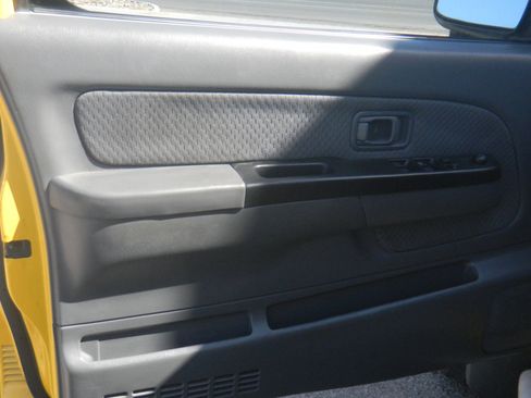 Used 2004 Nissan Xterra XE image 17