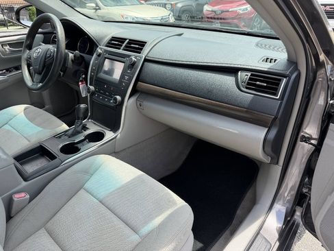 Used 2016 Toyota Camry LE FWD image 13