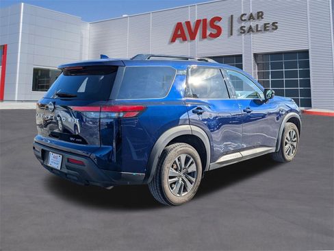 Used 2024 Nissan Pathfinder SV image 6