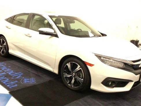 Used 2017 Honda Civic Touring image 2