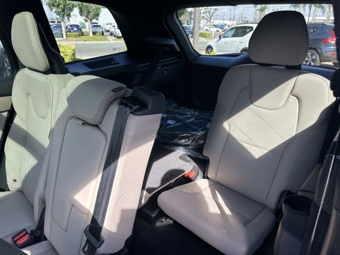 New 2026 Volvo XC90 B6 Plus w/ Protection Package Premier image 18