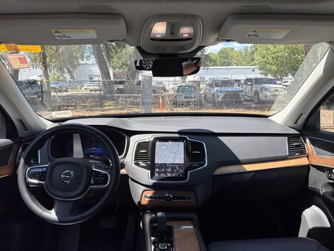 Used 2023 Volvo XC90 B6 Plus AWD/4WD image 32