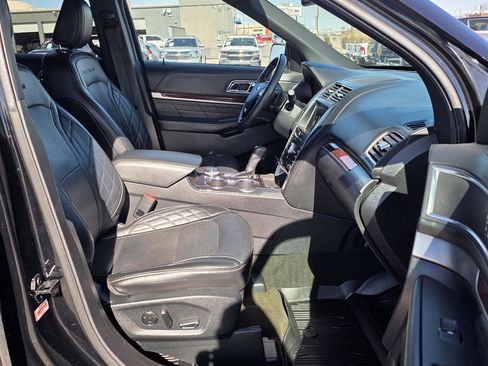 Used 2018 Ford Explorer Platinum AWD/4WD image 19