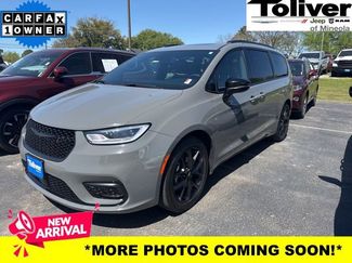 Used 2025 Chrysler Pacifica Limited video 1