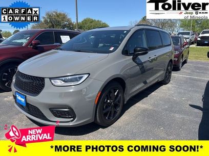 Used 2025 Chrysler Pacifica Limited