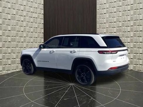 Used 2024 Jeep Grand Cherokee Altitude AWD/4WD image 13