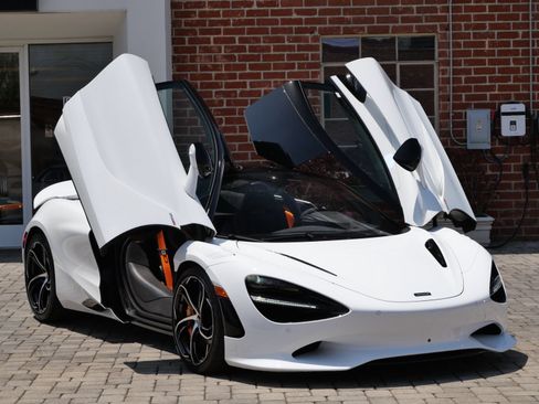 Used 2024 McLaren 750S RWD image 21