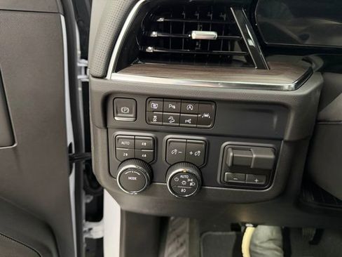New 2026 Chevrolet Tahoe Premier w/ Sun And Tow Package AWD/4WD image 16