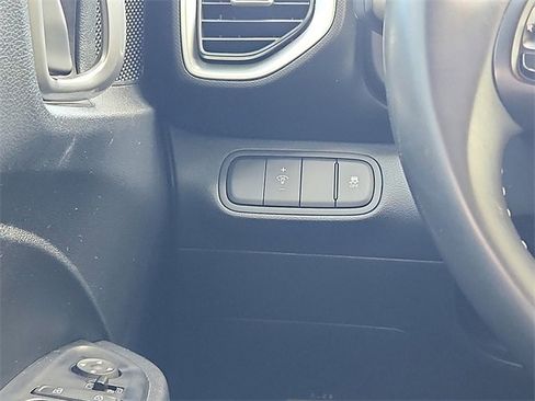 Certified 2024 Hyundai Venue SEL image 12