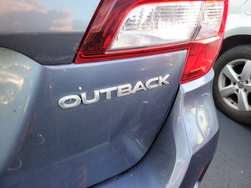 Used 2016 Subaru Outback 2.5i Limited AWD/4WD image 21