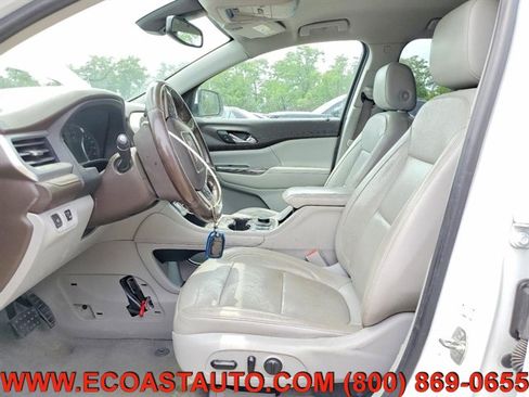 Used 2020 GMC Acadia SLT w/ LPO, Cargo Package FWD image 8