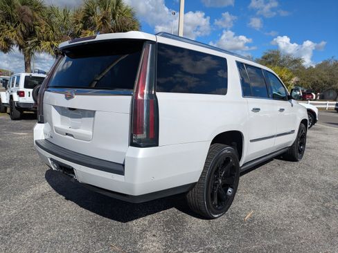 Used 2020 Cadillac Escalade ESV Premium Luxury AWD/4WD image 4