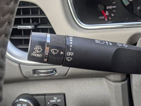 Used 2017 Chevrolet Traverse LT image 6