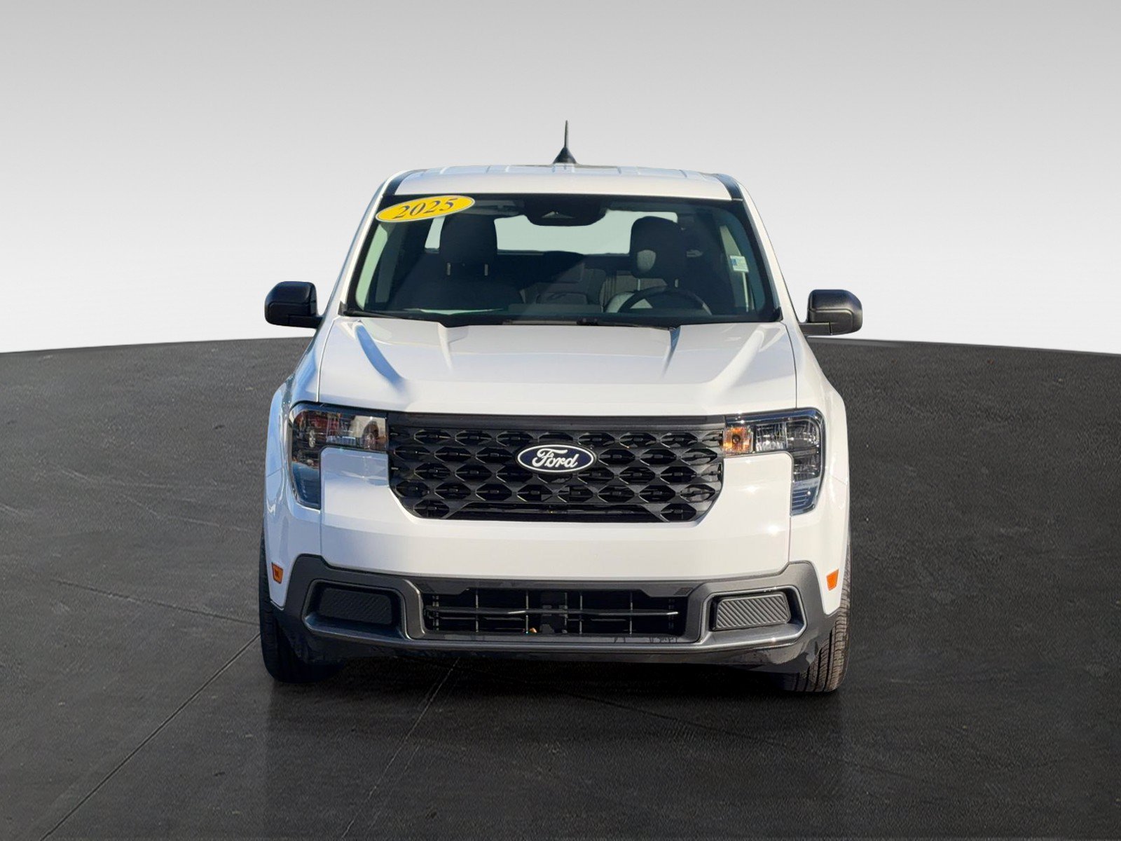 Used 2025 Ford Maverick XLT w/ Equipment Group 301A AWD/4WD image 2