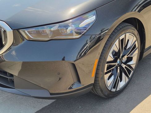 New 2027 BMW i5 eDrive40 w/ Premium Package RWD image 23