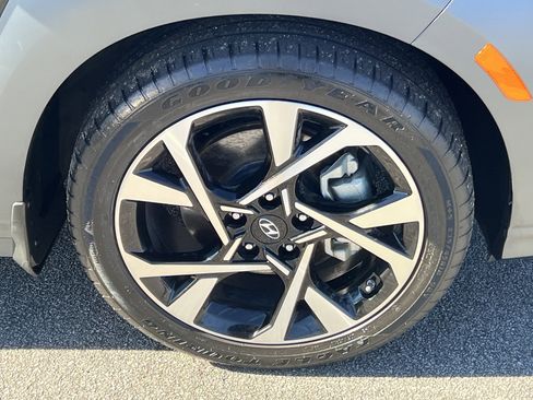 Used 2022 Hyundai Kona Limited w/ Cargo Package image 16