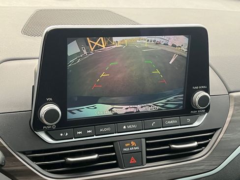 Used 2025 Nissan Altima 2.5 SV FWD image 24