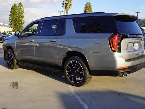 Used 2025 Chevrolet Suburban RST image 4