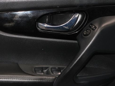 Certified 2022 Nissan Rogue Sport SV AWD/4WD image 24
