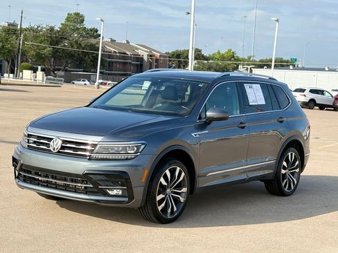 Used 2020 Volkswagen Tiguan SEL Premium R-Line w/ 3rd Row Seat Package AWD/4WD image 4