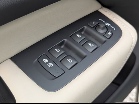 New 2026 Volvo XC60 B5 Core image 16