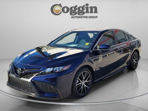 Used 2022 Toyota Camry SE w/ Convenience Package FWD image 1